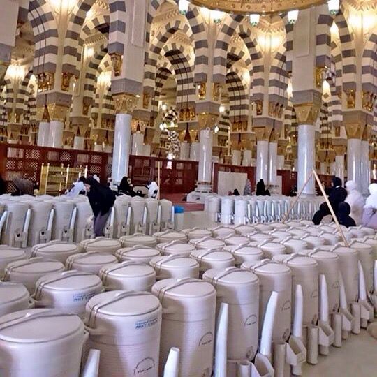 Arab Saudi Salurkan Ribuan Ton Air Zam-zam ke Masjid Nabawi Sepanjang Tahun 2024