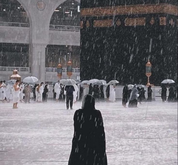 Arab Saudi Berikan Beberapa Tips Umroh di Musim Hujan, Demi Keamanan Jamaah Diminta Perhatikan Hal Ini!