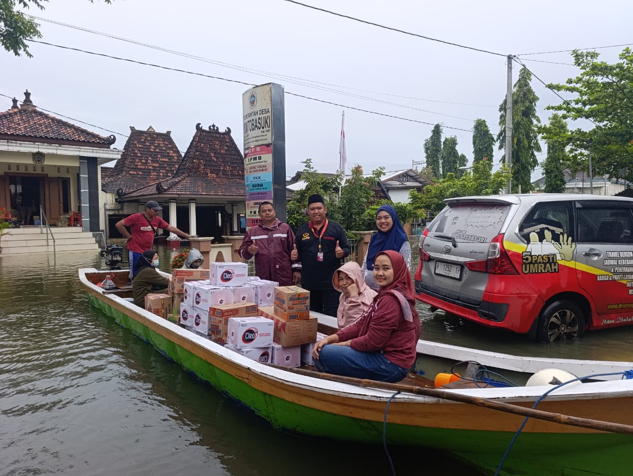 Banjir Masih Mengenangi Pati, Dewangga Haji dan Umroh Hadir Salurkan Kepedulian